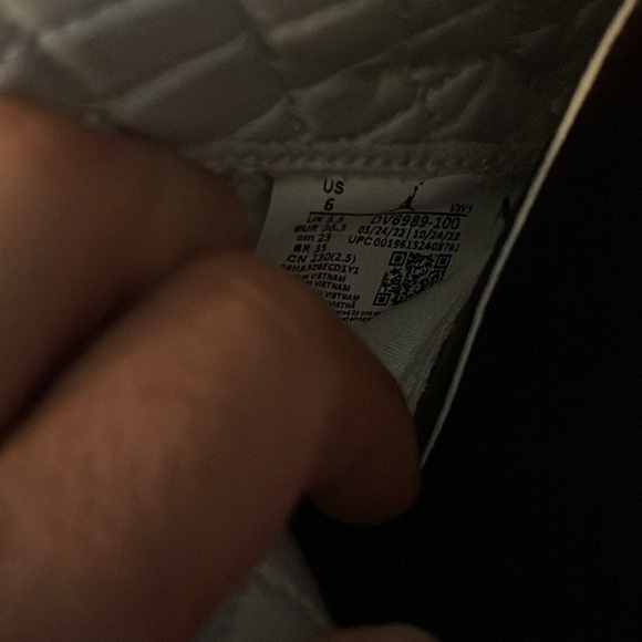 Nike Women's Air Jordan 12 Retro A Ma Maniere White Burgundy DV6989-100 US 6 - Picture 8 of 10